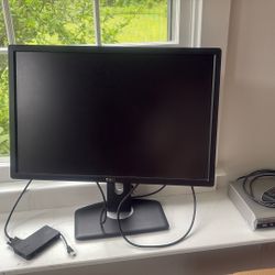 24” Dell Computer Monitor With uSB
