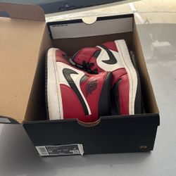 Jordan 1 Mid Chicago Black Toe - Size 9.5