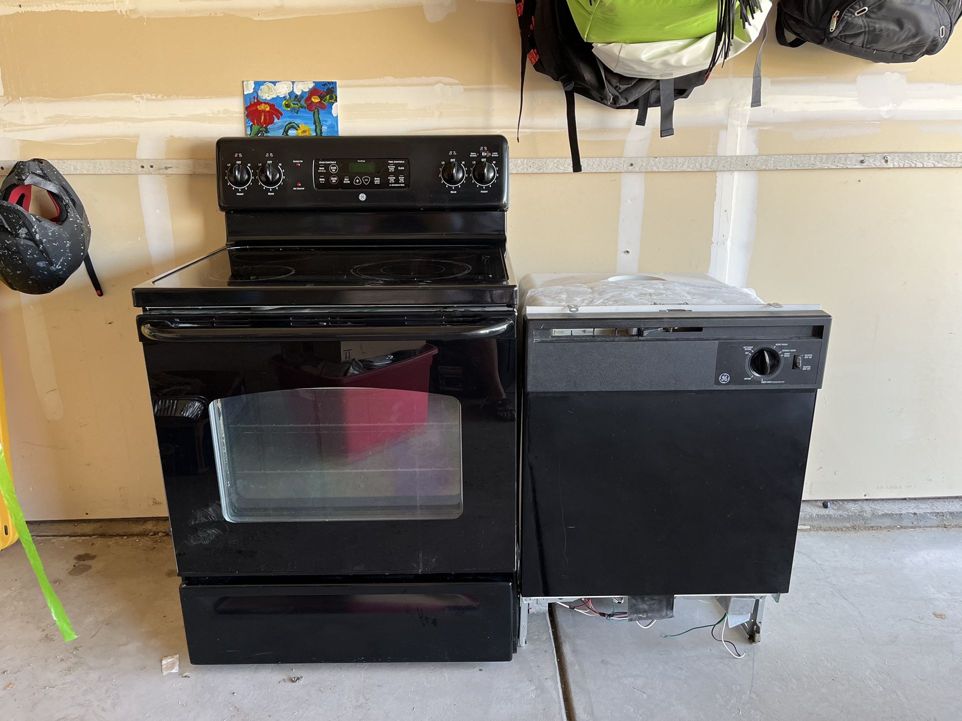 Stove And Dishwasher