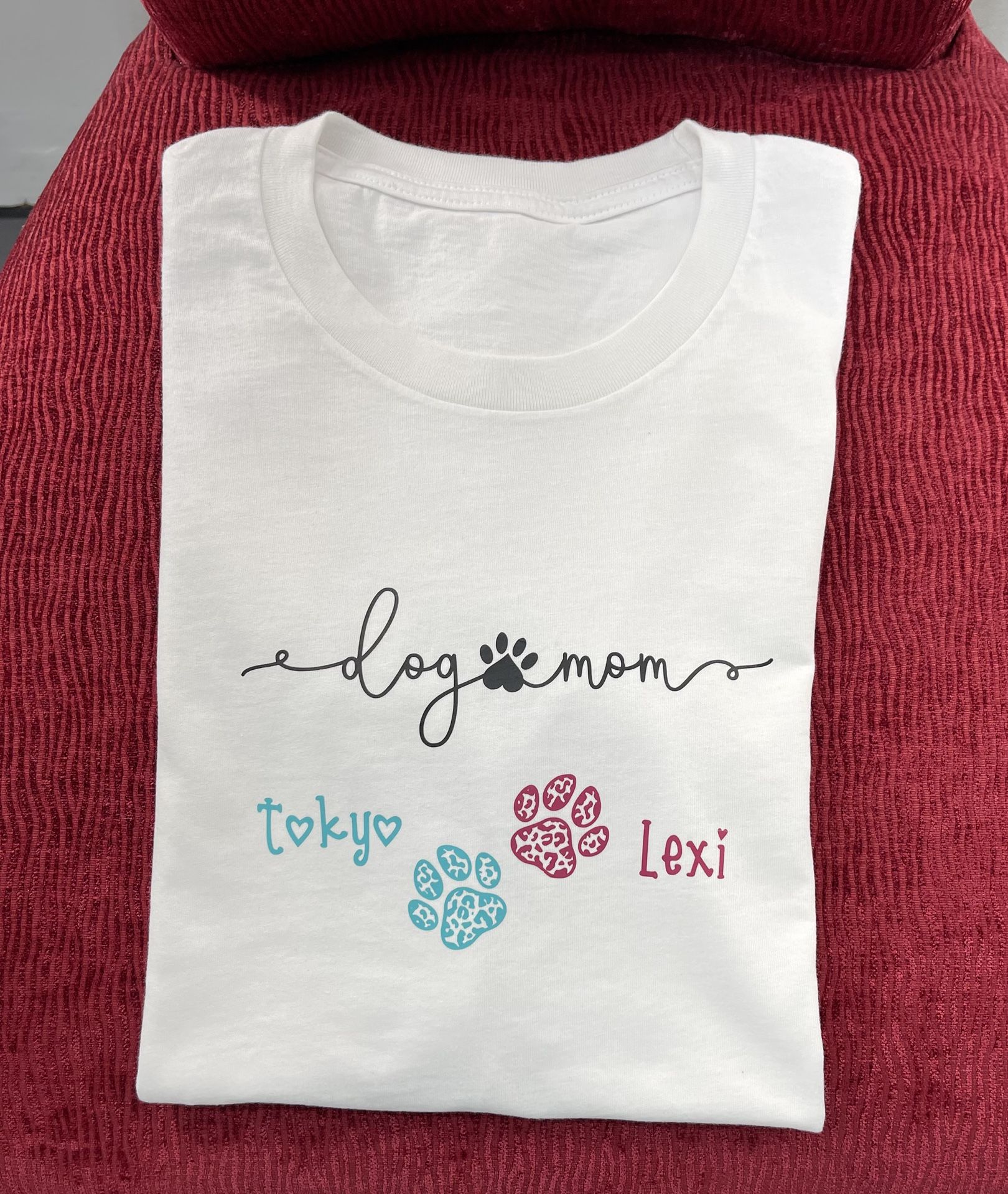 Dog Mom T-shirt.