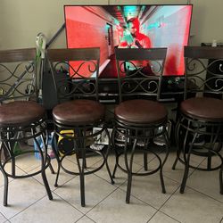 4 Bar Stools 