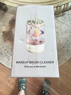 Makeup brush cleaning thingy