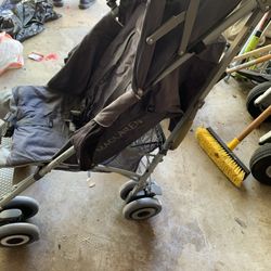 Stroller -Maclaren 