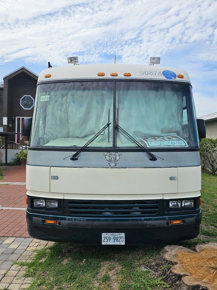 1997 Holiday Rambler Endeavor LE - Luxurious RV with Extras!