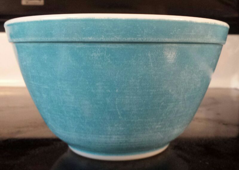 Vintage Pyrex small mixing bowl