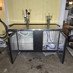 Avantco UDD-3-HC 3 X 1/2 Keg, 4 Taps Kegerator
