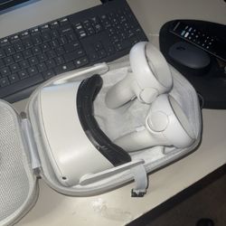 Oculus Quest 2 (no Head strap)