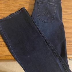 Like New Woman’s 7 For All Mankind “A” Pocket Bootcut Jeans Size 28” X 32”
