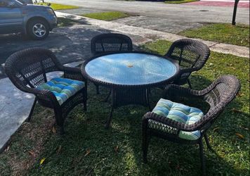 Vintage Wicker Rattan Patio Set With Cushions & Umbrella Holder