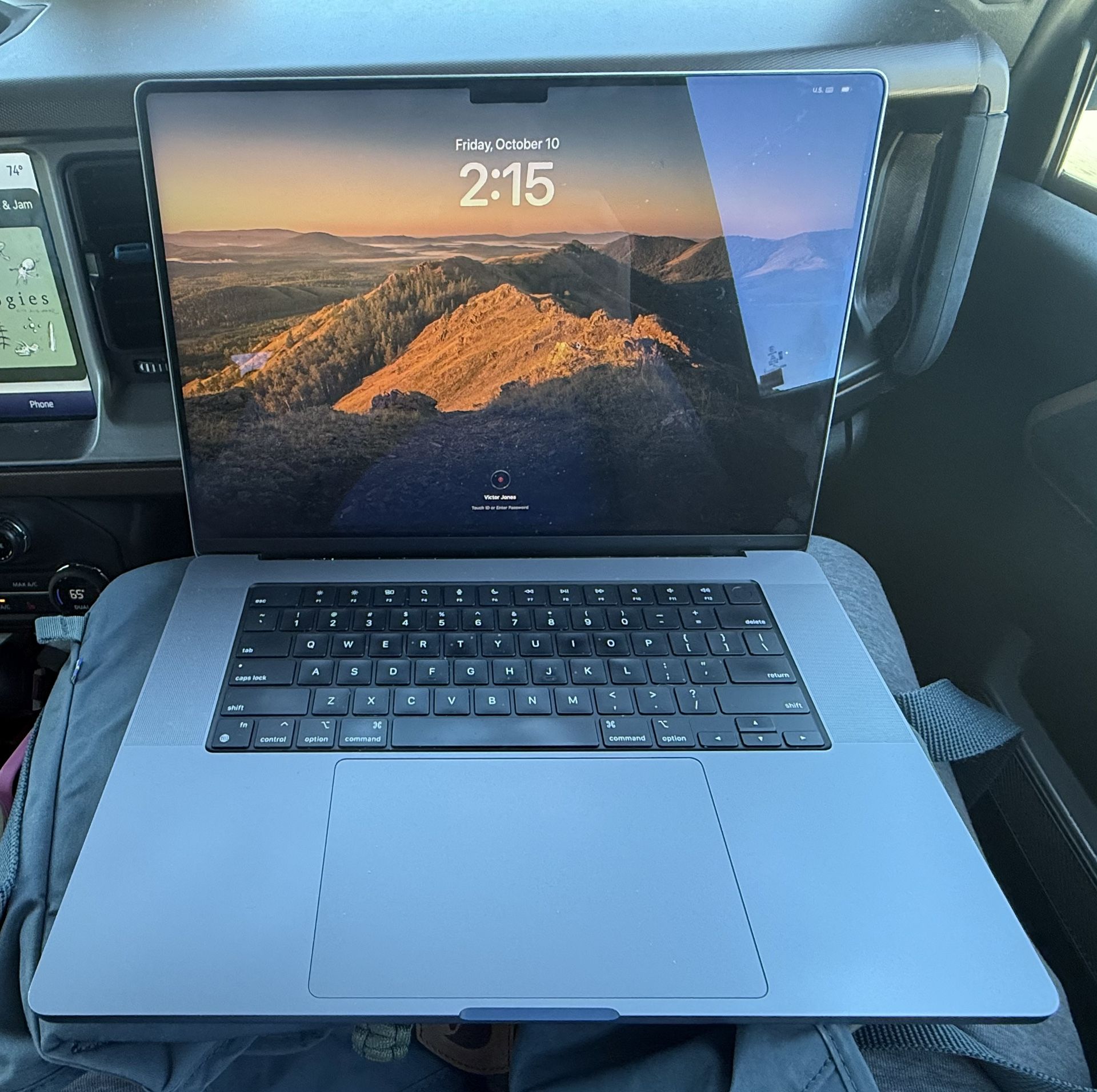 MacBook Pro Max M1 16 inch 64GB of Ram 32GPUs 1TB SSD