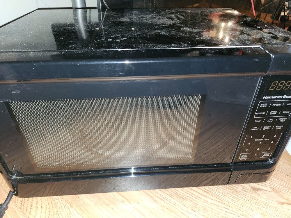 Hamilton Beach 1.6 Cu ft Black Stainless Steel Digital Microwave Oven, New