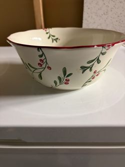 Better HomeCeramic Bowl with Holly Berry Pattern