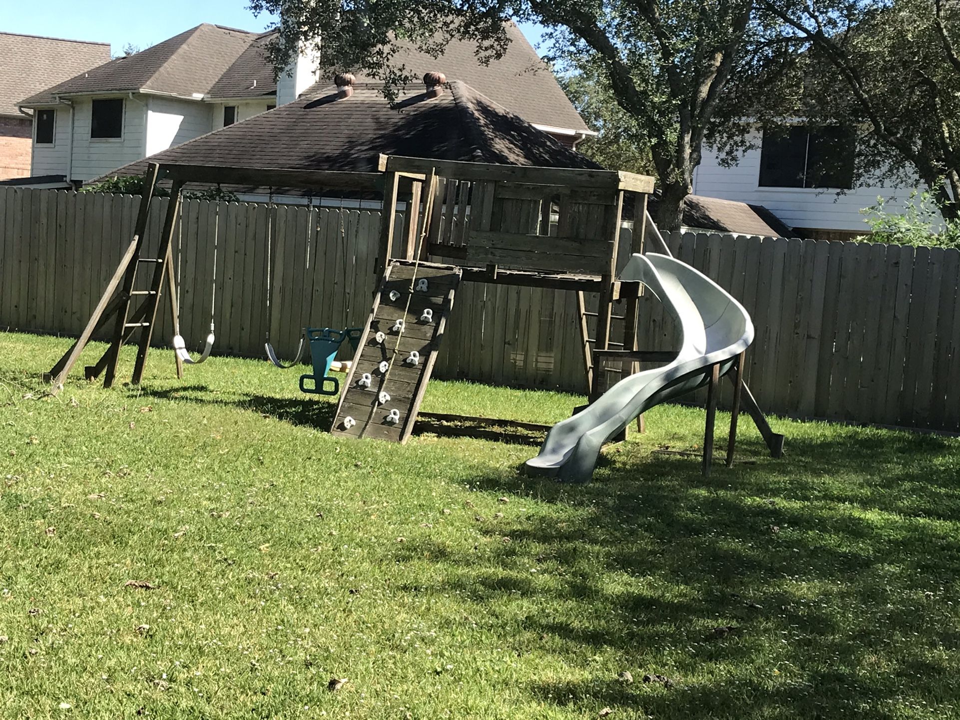 Kids Outdoor Swing Play set Used Need To Take apart $200  Must Dig Out And Leave Yard Undamaged 