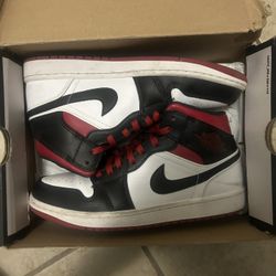 Jordan 1 Mid Gym Red Black White 