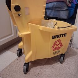Rubbermaid Large Mop Bucket