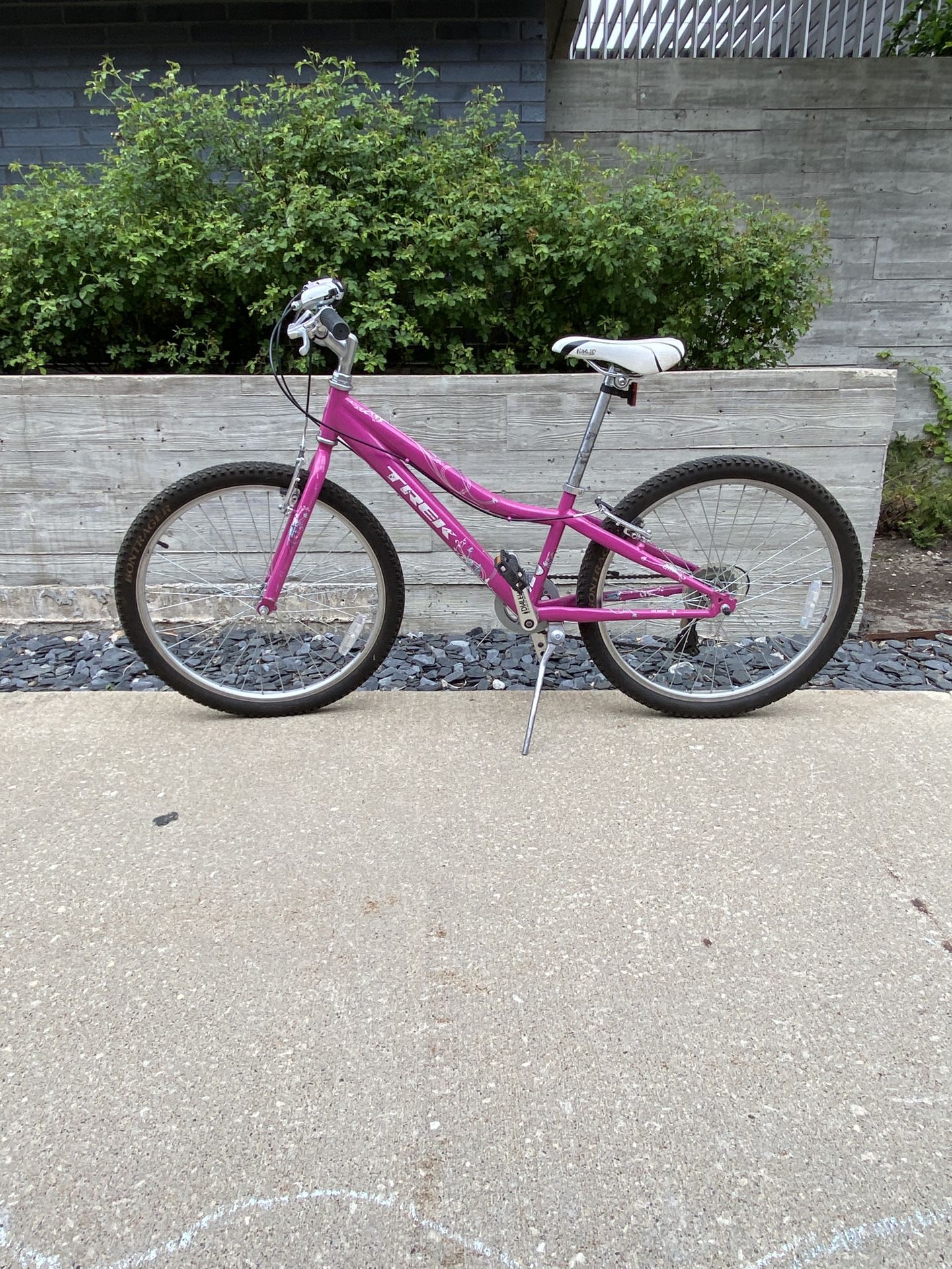 Girls 24” Girl’s Trek Bike