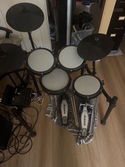 Alesis Electronic Drum Kit Set with Amp  Simmons