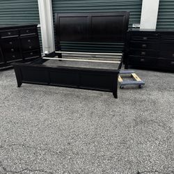 King Size Bed Set Cash Only 