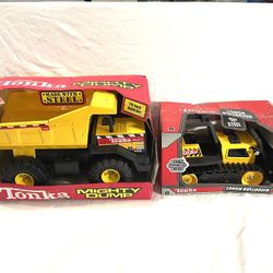 1990S Still In The Box (Tonka) Scale 1/16 steel mighty dump truck and Tonka bulldozer