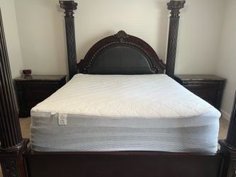King Bed/2 Night Stands/Dresser & Mirror