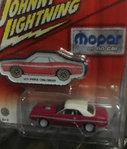 Johnny Lightning 1970 Dodge Challenger White Lightning