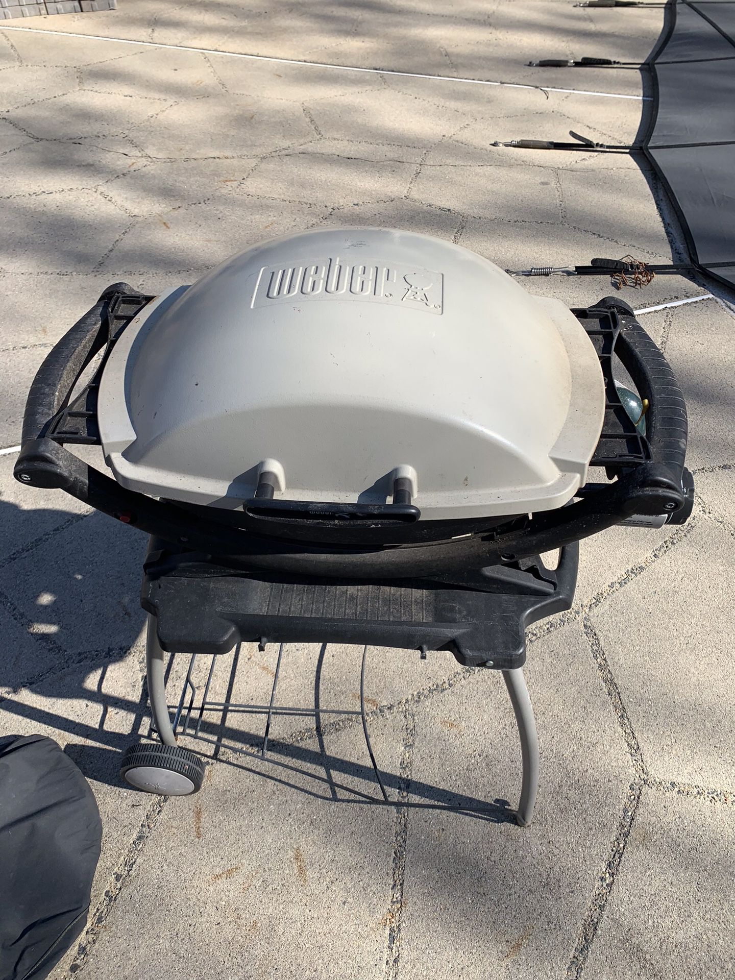 Weber Q200 Portable Grill w/ Cover and Rolling Cart