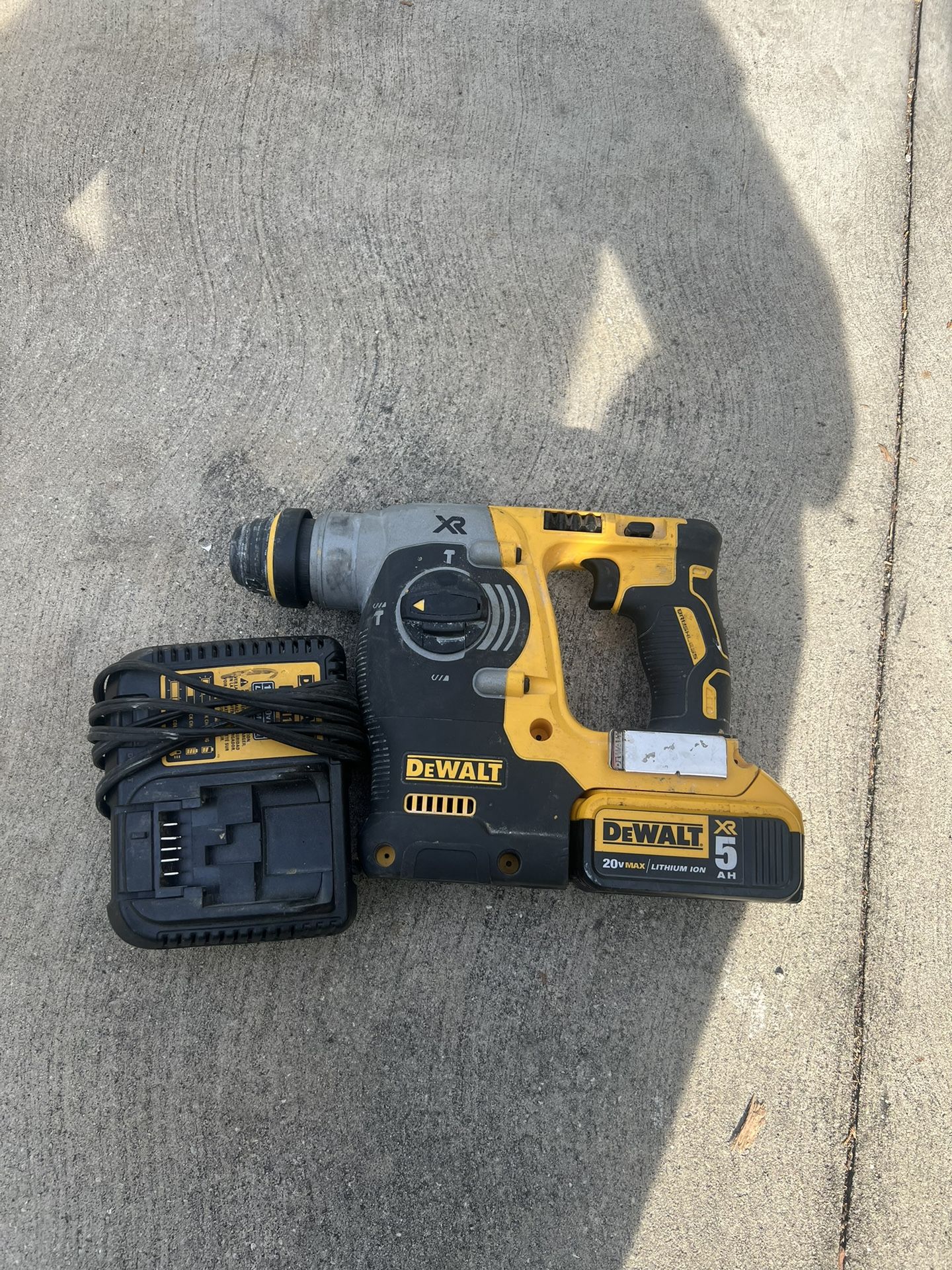 DEWALT XR 20-volt Variable Speed Cordless Rotary Hammer Drill