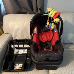 Baby Trend Car Seat    X2 Bases