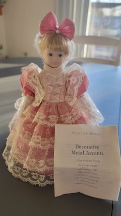 Princess House Musical Ceramic Doll.