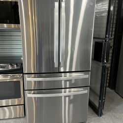 GE 4-DOOR REFRIGERATOR FOR SALE! 