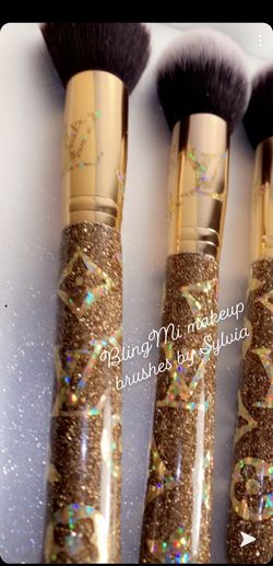 Custom makeup brushes
