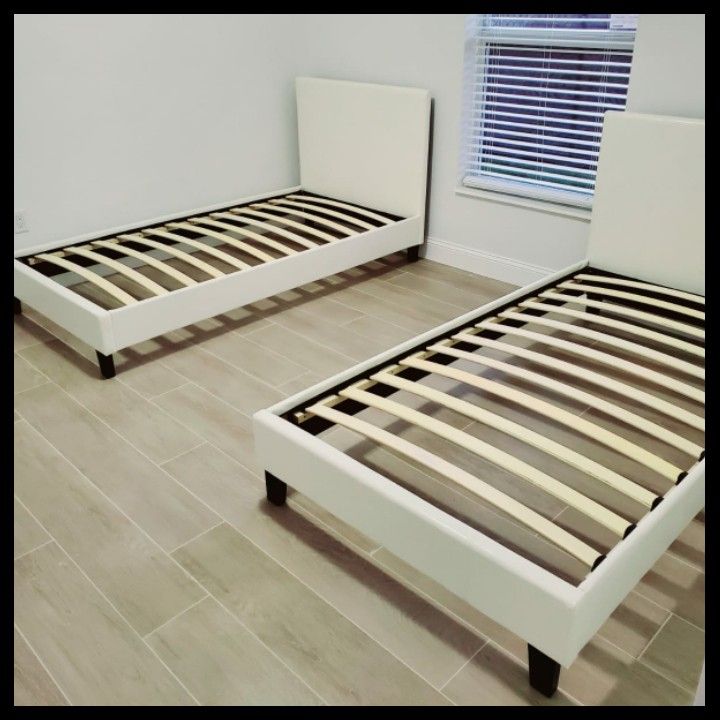 NEW IN BOX TWIN UPHOLSTERED BED FRAME PLATFORM 😊 MATTRESS SOLD