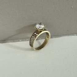 Gold Ring     Anillo De Oro