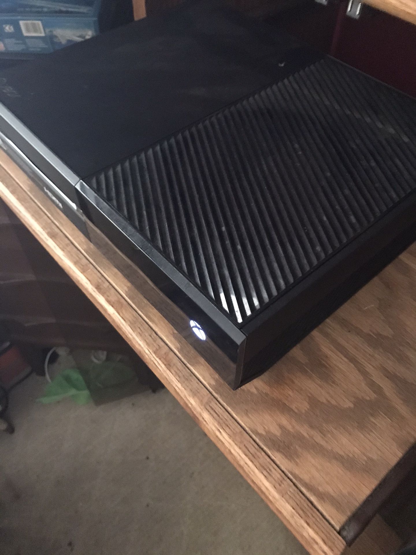 EXCELLENT XBOX ONE IN GREAT CONDITION
