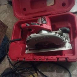 Milwaukee Circular Saw 