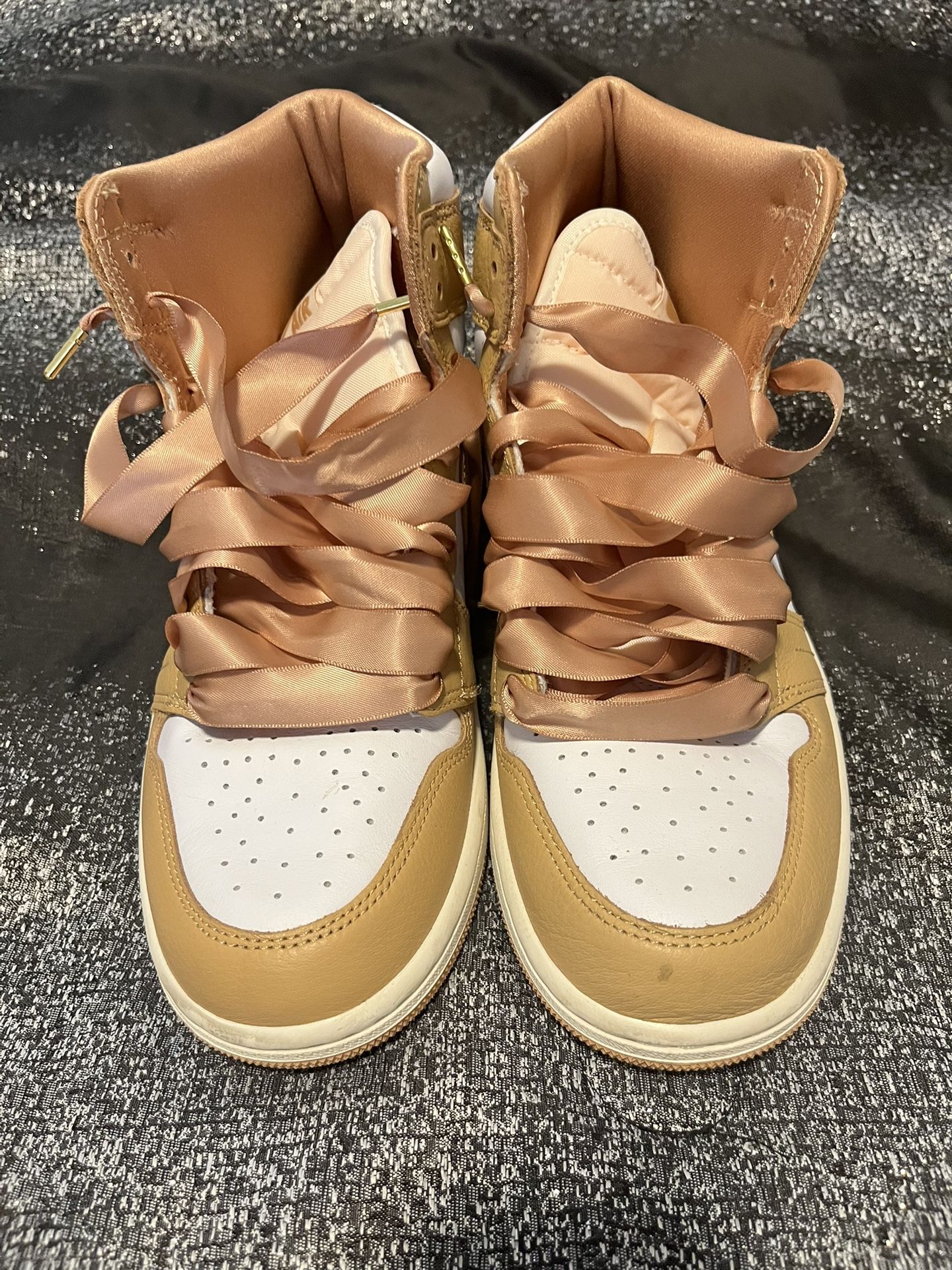 Wmns Air Jordan 1s Retro High “Praline”