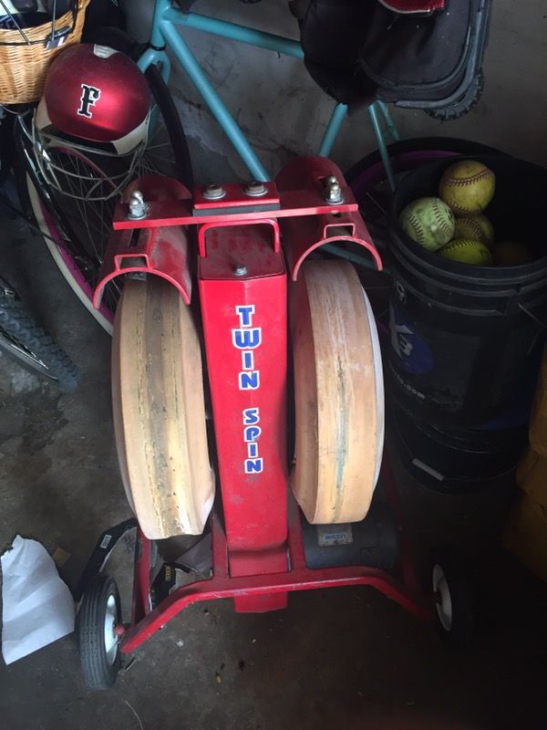 Piching machine softball twin spin fast pitch slow pitch soft ball batting machine