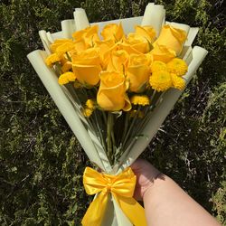 Yellow rose bouquet