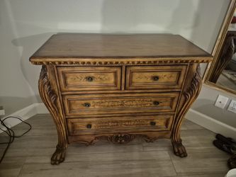 Stunning Dresser & Mirror-A Beautiful Statement Piece