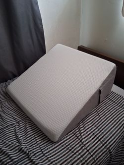 Bedluxe Memory Foam Bed Wedge Pillow (new)
