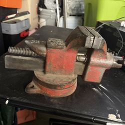 Red Bench Chicago Morgan No 5 Vintage 