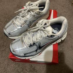 Women Nike Vomero Sz7