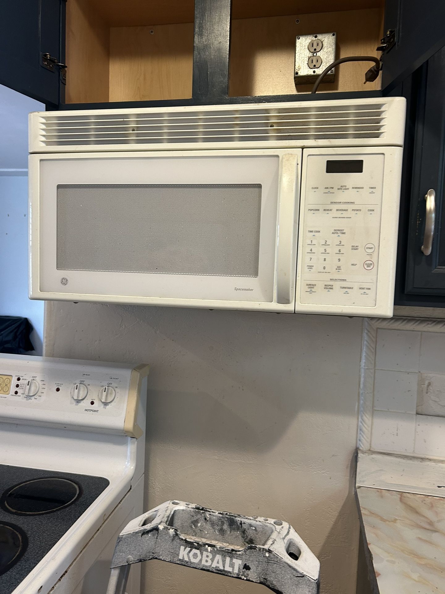 Electric Stove And Built In Microwave