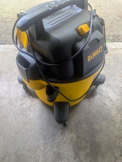 DeWalt 9 Gal Vacuum