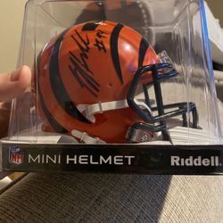 NFL Autographed mini helmet - Sam Hubbard - new! 
