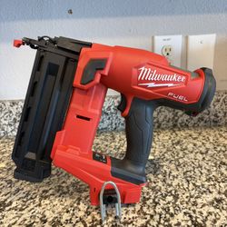 Milwaukee M18 FUEL 18ga Brad Nailer (Tool Only) 
