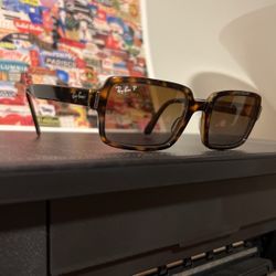 Ray-Ban RB2189 Polarized Sunglasses – Like New