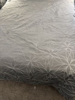 Gray Queen Comforter & pillows - 7 Piece Set