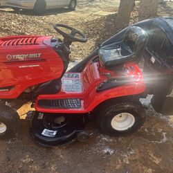 Troy Bilt Bronco  riding lawnmower