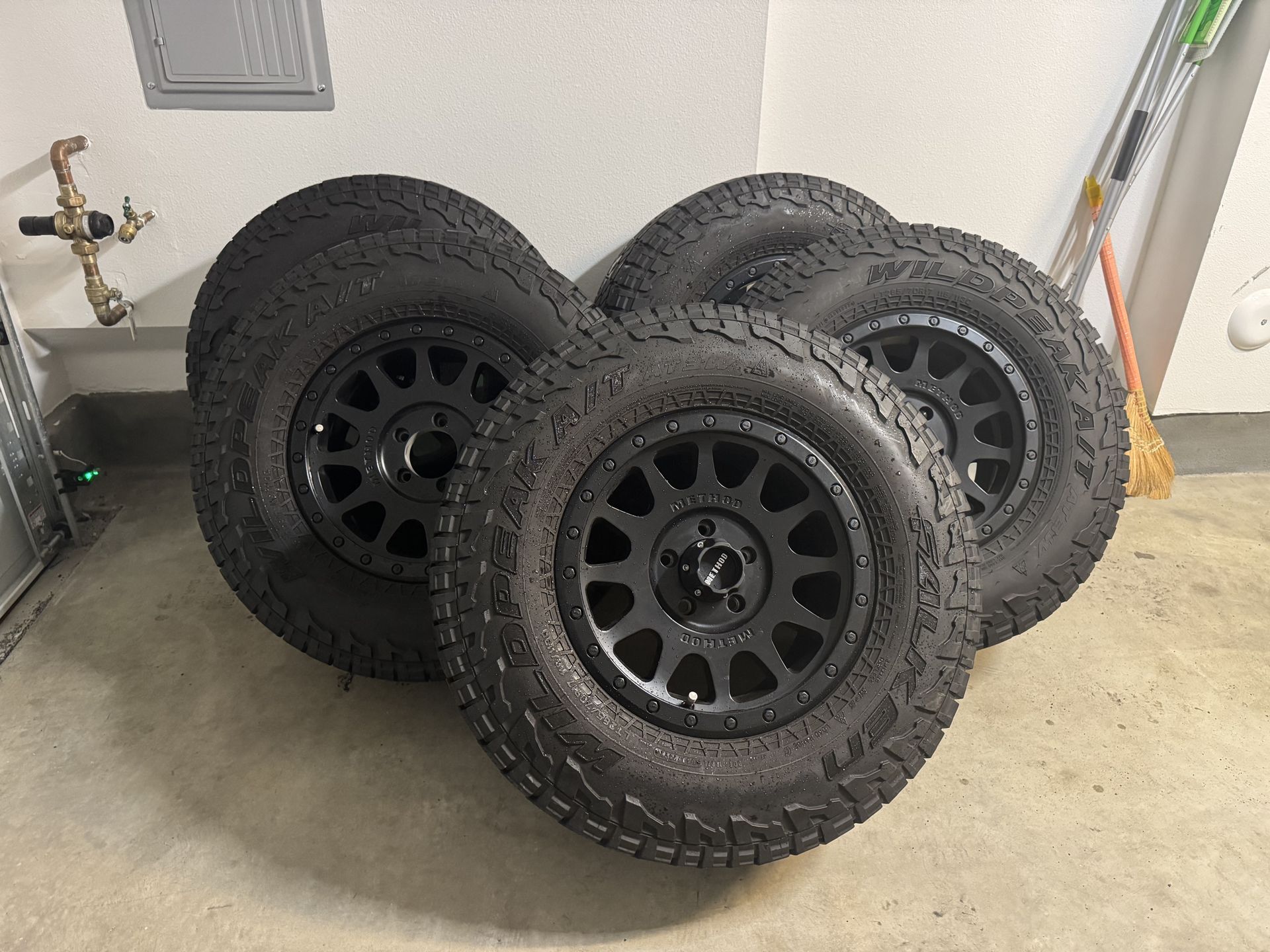 Jeep Wrangler Method Wheels and Tires